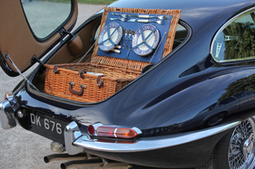 Jaguar E-Type 2+2 51 (1966) - natürlich mit passendem Picknickkorb - 40. Oldtimer-Meeting Baden-Baden 2016