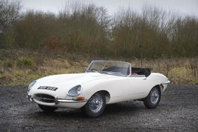 Jaguar E-Type 3.8-Litre 'Flat Floor' Roadster (1962) - als Lot 061 an der Bonhams Versteigerung am Goodwood Members Meetting 2017