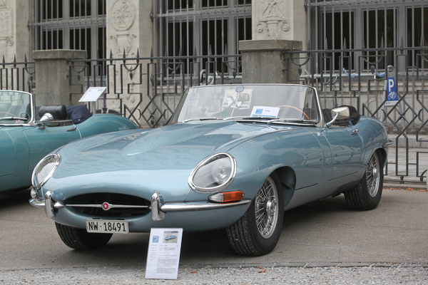 Jaguar E-Type 3.8 Litre Roadster (1961) - Flat-Floor-Modell beim Zürich Classic Car Award 2021