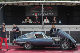 Jaguar E-Type 3.8 S1 Coupé (1961) - unter grossem Vorbehalt zugeschlagen - an der Dolder-Versteigerung der Oldtimer Galerie am 11. Juni 2016
