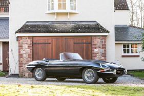 Jaguar E-Type 3.8-litre 'Flat Floor' Roadster (1961) - als Lot 289 an der Goodwood Revival Versteigerung von Bonhams am 9. September 2017