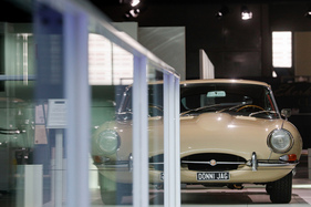 Jaguar E-Type 4.2 Litre (1968) - für CHF 137'000 angeboten bei Dönni Classic Cars - 38. Auto Zürich 2025