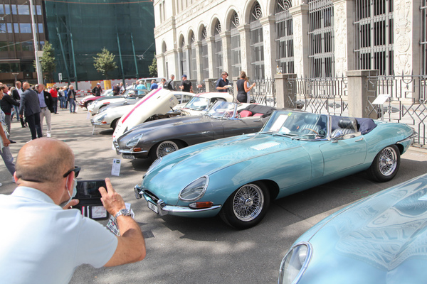 Jaguar E-Type 4.2 Litre Roadster (1964) - Beliebtes Fotomotiv beim Zürich Classic Car Award 2021