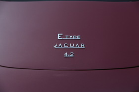Jaguar E Type Coupé (1965) - Beschriftung auf dem Heck
