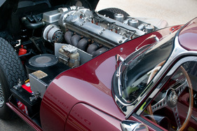 Jaguar E Type Coupé (1965) - Reihensechszylinder mit zwei oben liegenden Nockenwellen