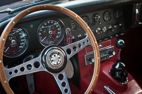 Jaguar E Type Coupé (1965) - alle Bedienungsorgane sind gut erreichbar