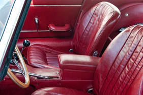 Jaguar E Type Coupé (1965) - bequeme Sitze