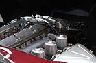 Jaguar E Type Coupé (1965) - der Motor atmet rechtsseitig ein