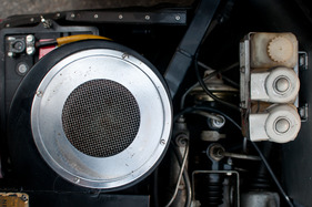 Jaguar E Type Coupé (1965) - einen Blick auf Details im Motorraum
