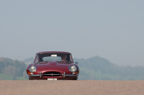 Jaguar E Type Coupé (1965) - kostete kaum die Hälfte als ähnlich potente Sportwagengegner damals