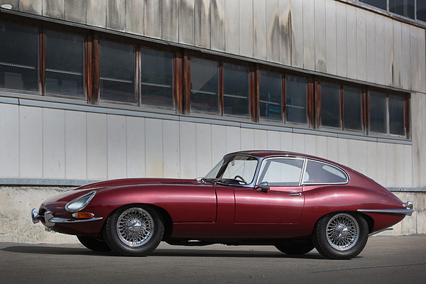 Jaguar E Type Coupé (1965) - rund 1'200 kg schwer war ein früher E-Type