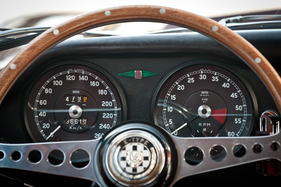 Jaguar E Type Coupé (1965) - über 250 km/h schnell waren einige der frühen E-Types