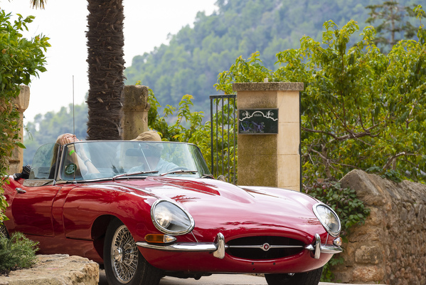 Jaguar E-Type Roadster (1965) an der Mallorca Classic Week 2021 – Darf natürlich nicht fehlen