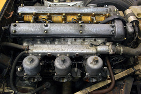 Jaguar E Type S1 (1964) - Blick in den Motorraum - Korrosion in allen Arten und Weisen - aber matching numbers - Oldtimer- und Teilemarkt Fribourg 2014