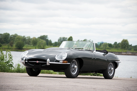 Jaguar E-Type S1 3.8 Litre Roadster (1961) - als Lot 325 an der RM/Sotheby's Versteigerung in Monterey am 13. - 15. August 2015
