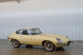 Jaguar E-Type S1 4.2 FHC (1967) - als Lot 230 angeboten an der RM/Sotheby's Duemila Ruote Versteigerung am 25. bis 27. November 2016