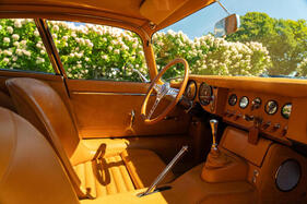 Jaguar E-Type S1 FHC (modernized) (1965) - als Lot 131 an der Bonhams Audrain Versteigerung 2025