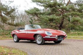 Jaguar E-Type Serie 1 3.8-Litre roadster (1962) - als Lot 364 an der Bonhams Versteigerung im Grand Palais in Paris am 8. Februar 2018 (1962)
