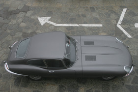 Jaguar E-Type Serie 1 von 1963 - Das zweisitzige Coupé ist die optisch ausgewogenste Variante des E-Type Jaguar E-Type Serie 1 von 1963 - Das zweisitzige Coupé ist die optisch ausgewogenste Variante des E-Type
