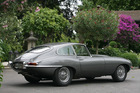 Jaguar E-Type Serie 1 von 1963 - Fast perfektes Zusammenspiel von Kurven und Geraden