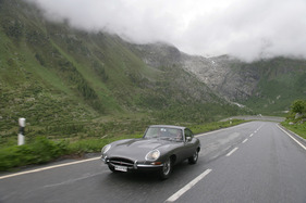 Jaguar E-Type Serie 1 von 1963 - Gutes Sportvermögen macht auch Steigungen flach