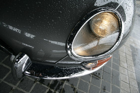 Jaguar E-Type Serie 1 von 1963 - Nicht Lichtausbeute, sondern Aerodynamik und Optik lagen den Designern nahe