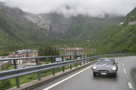 Jaguar E-Type Serie 1 von 1963 - Passfahrt in den Schweizer Alpen