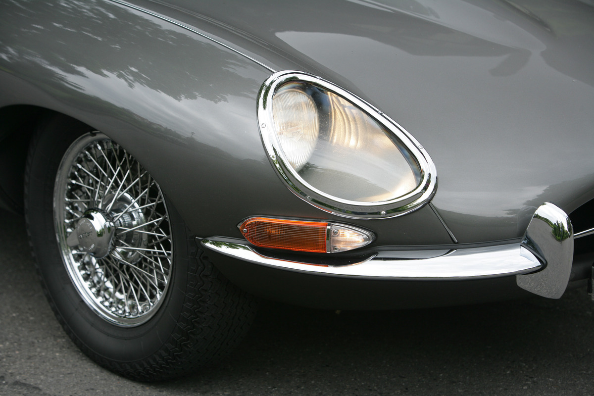 Jaguar E-Type Serie 1 von 1963 - Wunderschönes Zusammenspiel von Glas, Chrom und lackiertem Blech