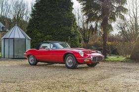 Jaguar E-Type Serie 3 V12 roadster (1974) - als Lot 394 an der Bonhams Versteigerung im Grand Palais in Paris am 8. Februar 2018 (1974)