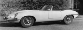 Jaguar E-Type Series 1 1/2 Convertible (1967) - Seitenansicht
