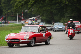 Jaguar E-Type Series 1 (1967) - der Corso der Freunde alten Blechs aller Marken Brugg (FABAM) am GP Brugger Schachen 2015