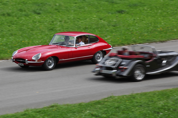 Jaguar E-Type Series 1 2+2 trifft Morgan - British Car Meeting Mollis 2017
