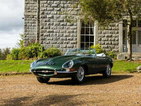 Jaguar E-Type Series 1 3.8 'External Bonnet Lock' Roadster - Chassis 64 (1961) - als Lot 439 angeboten anlässlich Silverstone Auctions “The Classic Sale at Silverstone” am 27. August 2022