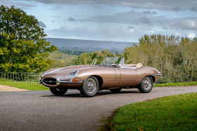 Jaguar E-Type Series 1 3.8-Litre Roadster (1962) - Lot 010 an der RM/Sotheby's Versteigerung in New York am 8. Dezember 2023