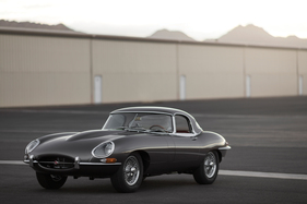 Jaguar E-Type Series 1 4.2-Litre Roadster (1965) - als Lot 207 angeboten an der RM/Sotheby's Versteigerung "Driven by Disruption" in New York am 10. Dezember 2015