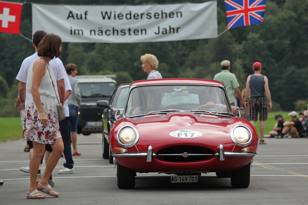Jaguar E-Type Series 1 Coupé bei der Ankunft - British Car Meeting Mollis 2017