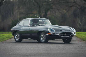 Jaguar E-Type Series 1 (FHC) Flat Floor (1961) - als Lot 455 an der Silverstone Auctions Race Retro Versteigerung 2021