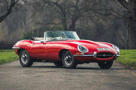 Jaguar E-Type Series 1 Roadster 4.2 (1965) - als Lot 456 an der Silverstone Auctions Race Retro Versteigerung 2021