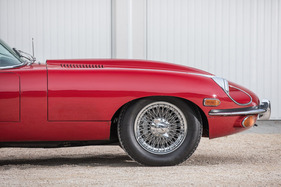 Jaguar E-Type Series 2 (1970) - die fast unendlich lange Motorhaube, es gab übrigens Versuche, diese zu verkürzen