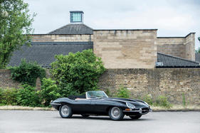 Jaguar E-Type 'Series' 3.8-litre 'Flat Floor' Roadster (1961) - als Lot 228 an der Goodwood Revival Versteigerung von Bonhams am 9. September 2017