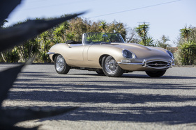 Jaguar E-Type Series I 4.2 Roadster (1966) - as lot 123 at the Bonhams Scottsdale auction on January 21, 2021