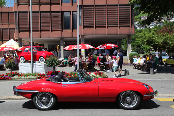 Jaguar E-Type Series II (1969) - im Dorfkern von Sarnen - Oldtimer in Obwalden (O-iO) 2019