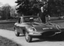 Jaguar E Type - Sir William Lyons posiert mit dem neuen E-Type anlässlich des Genfer Autosalons von 1961