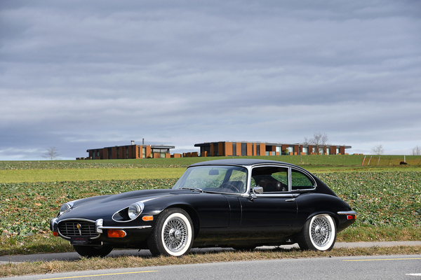 Jaguar E-Type V12 Coupé (1971) - als Lot 154 angeboten an der Versteigerung der Oldtimer Galerie in Toffen am 26. März 2022
