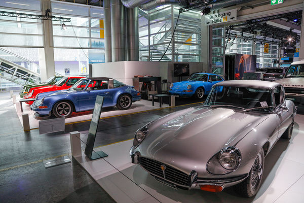 Jaguar E-Type V12 FHC (1973) - auf dem Stand von Emil Frey Classics - 38. Auto Zürich 2025