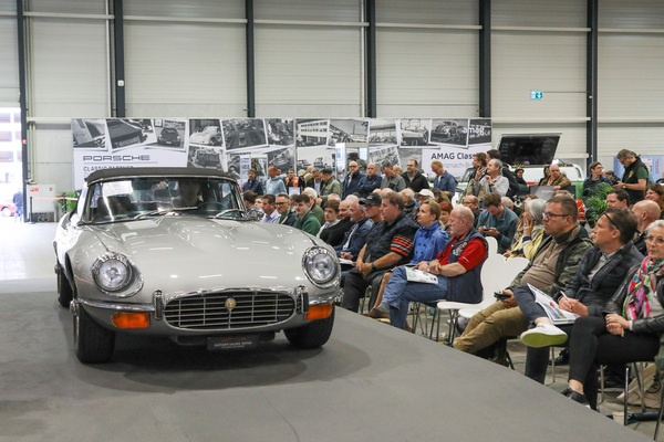 Jaguar E-Type V12 Roadster (1973) - Lot 42 an der Swiss Classic World Versteigerung der Oldtimer Galerie am 1. Juni 2024