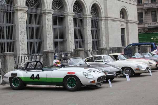 Jaguar E-Type V12 Roadster (1974) - Group 44 Replica beim Zürich Classic Car Award 2021