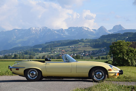 Jaguar E-Type V12 Roadster (1974) - as lot 27 at the auction of the Oldtimer Gallery at the Dolder on June 16, 2018