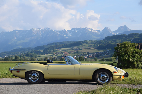 Jaguar E-Type V12 Roadster (1974) - als Lot 27 an der Versteigerung der Oldtimer Galerie auf dem Dolder am 16. Juni 2018