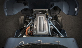 Jaguar E-Type Zero (2017) - das Batteriepack im Bug Jaguar E-Type Zero (2017) - das Batteriepack im Bug